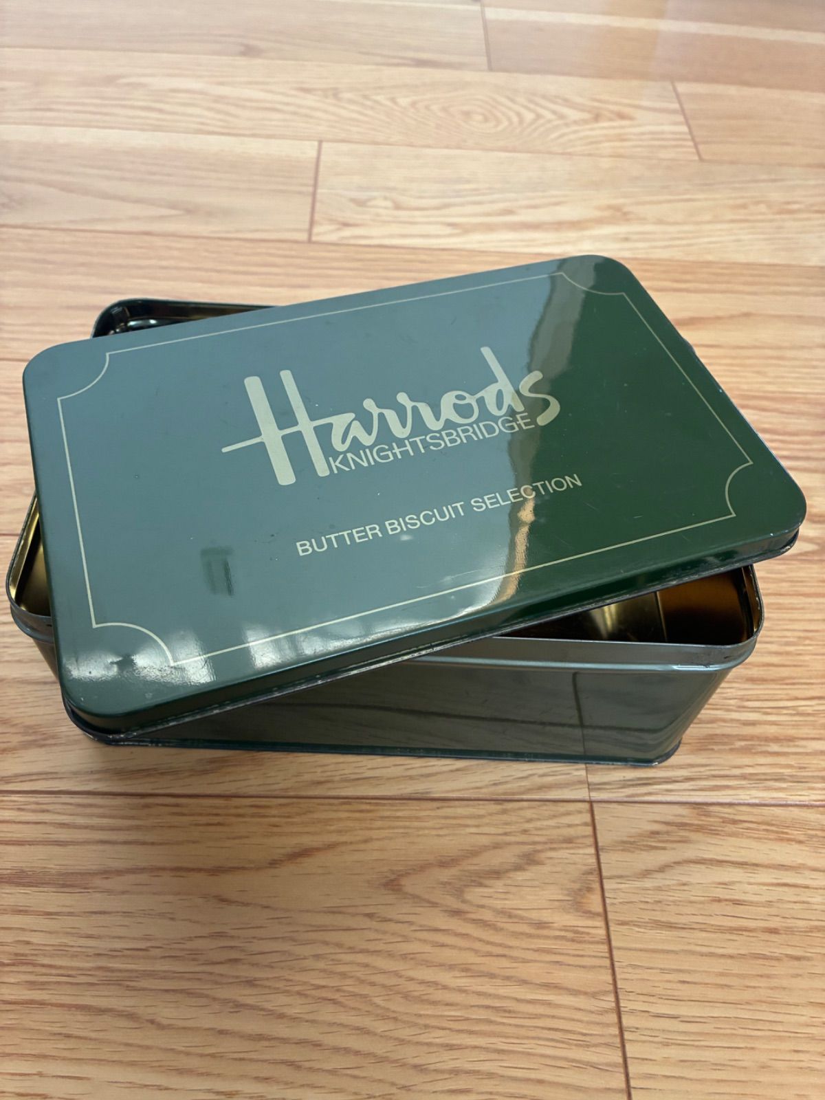 イギリスの高級百貨店 Harrods（ハロッズ） の空き缶 昭和レトロ