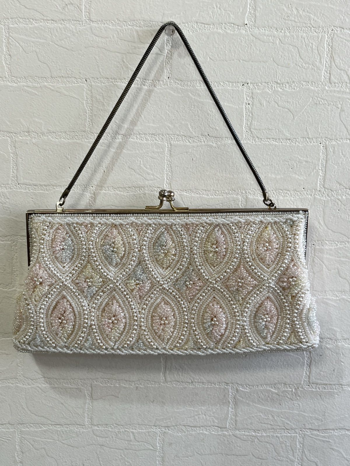 フォーマルバック ビーズ総刺繍 がま口バッグ ホワイト 蝶々のデザイン