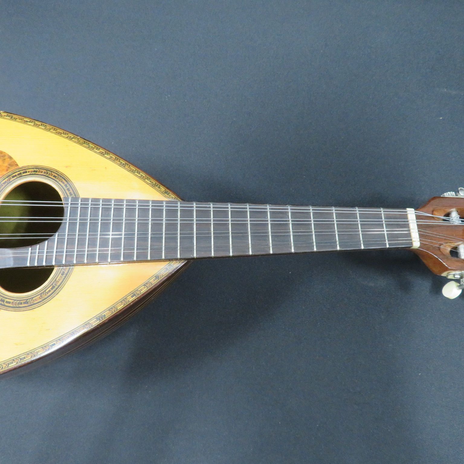 8637□マンドリン□ケース付□詳細不明□弦8本□送料込 - メルカリ