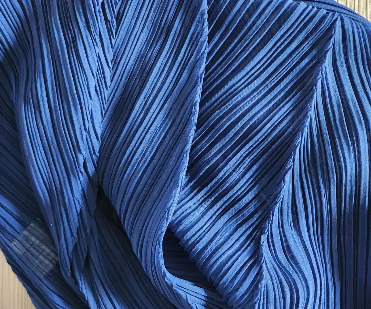 ISSEY MIYAKE プリーツプリーズ スカーフ - メルカリ