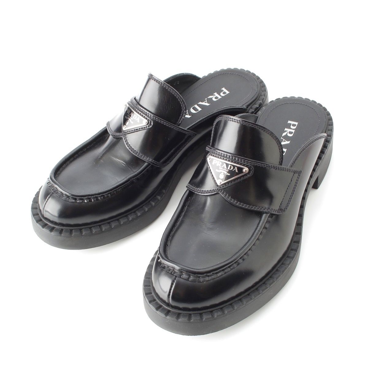 プラダ ブラッシュドレザー トライアングルロゴ ミュール サンダル