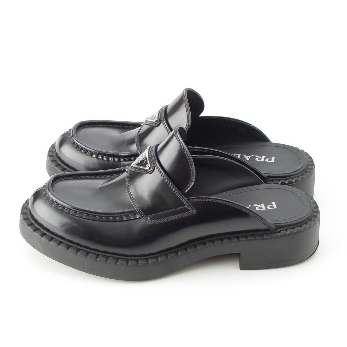 プラダ ブラッシュドレザー トライアングルロゴ ミュール サンダル