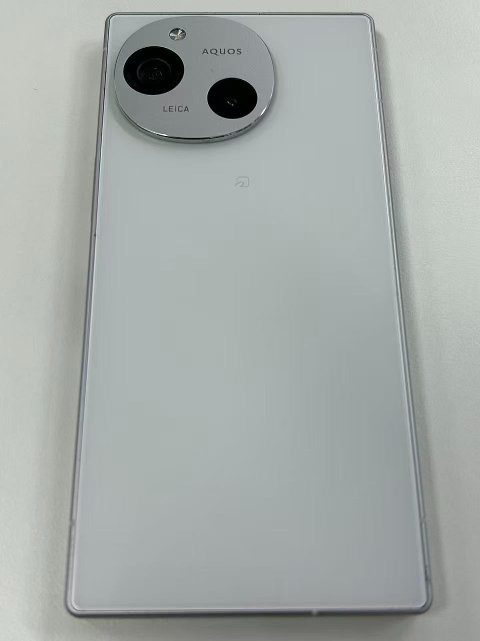 ジャンク品】AQUOS R9 ホワイト - メルカリ