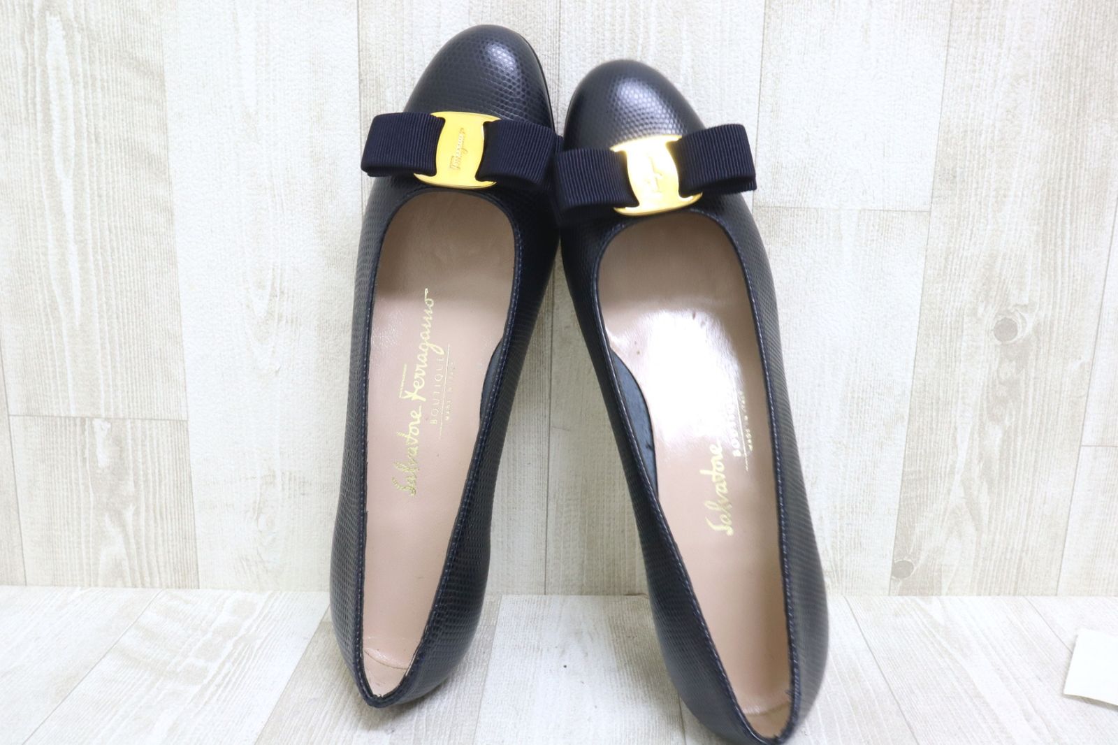 未使用品 Salvatore Ferragamo リザード 型押し ヴァラ リボン レザー