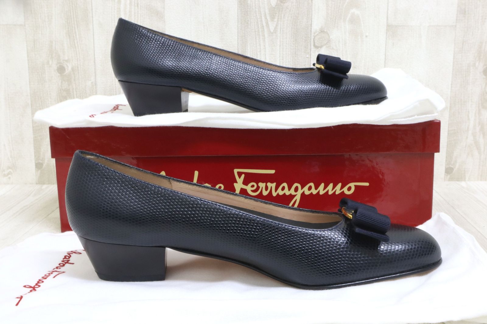未使用品 Salvatore Ferragamo リザード 型押し ヴァラ リボン レザー