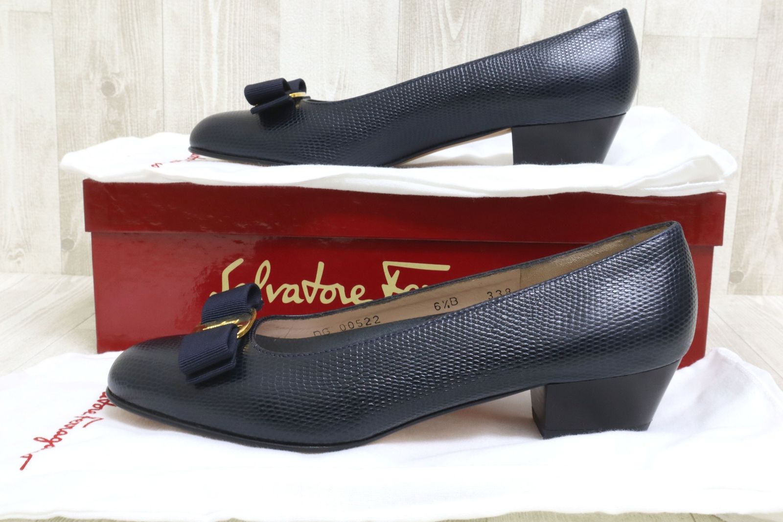 未使用品 Salvatore Ferragamo リザード 型押し ヴァラ リボン レザー