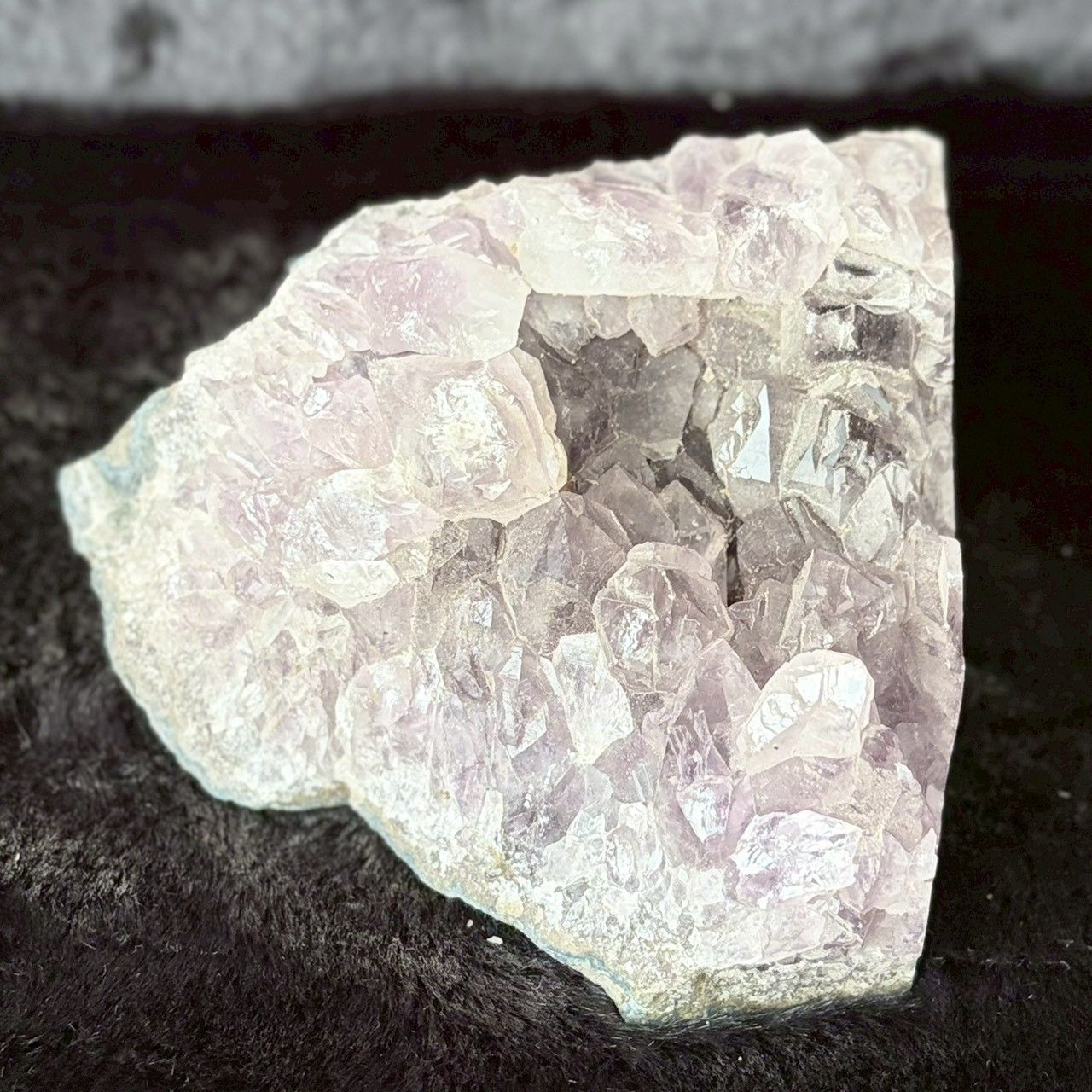 ずっしり優しいカラーのラベンダーアメジスト781g】結晶 ウルグアイ産