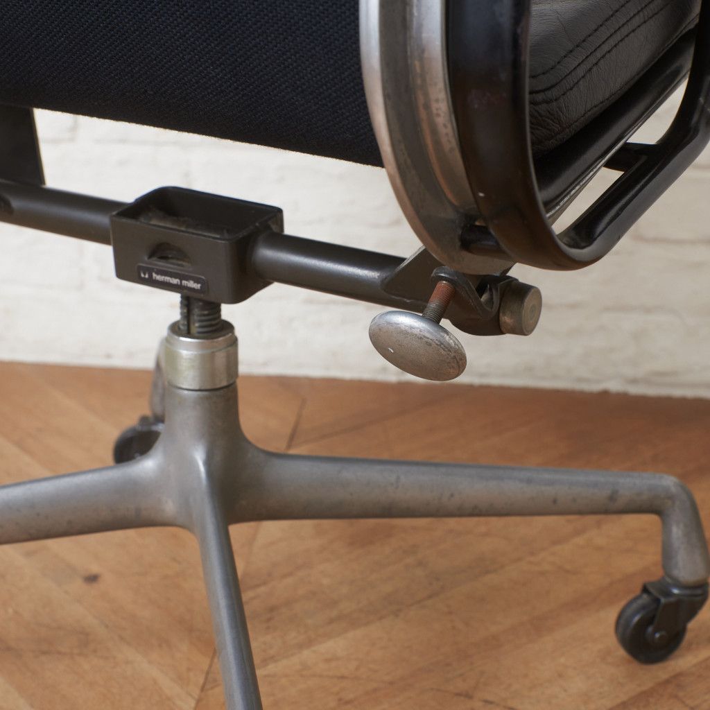  ハーマンミラー Herman Miller マネジメントチェア イームズ アルミナム ソフトパッド 本革 eames デスクチェア キャスター 名作 98573 高さ調整スツール オフィスチェア ワークチェア 椅子 チェア