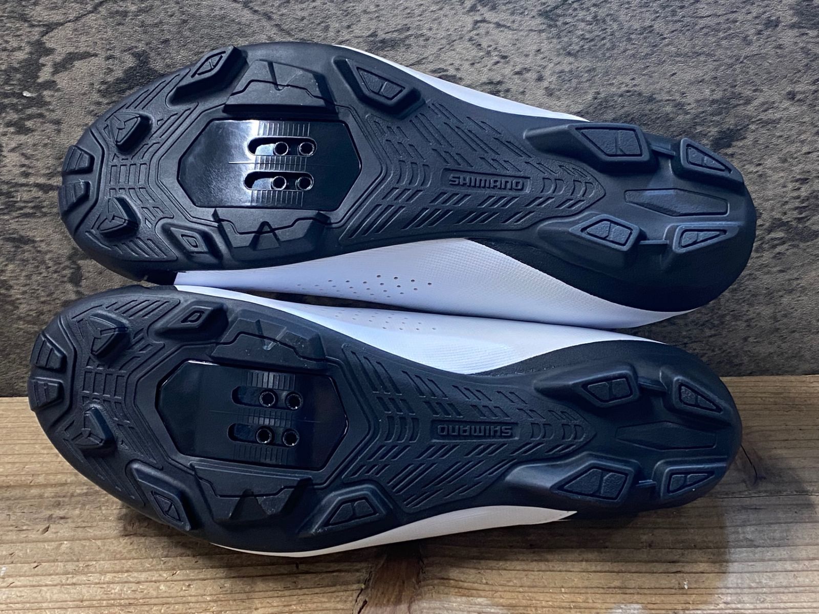 JW658 シマノ SHIMANO XC3 SH-XC300 W01S ビンディングシューズ EU42