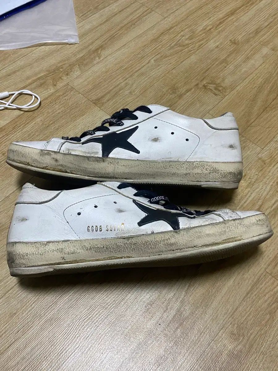 GOLDEN GOOSE ゴールデングース 42 (270 - 275) ブラック ロゴ