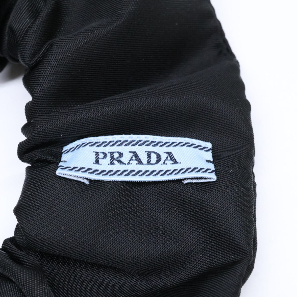 PRADA プラダ 【美品】1IF015 Re-Nylon トライアングルロゴ シュシュ