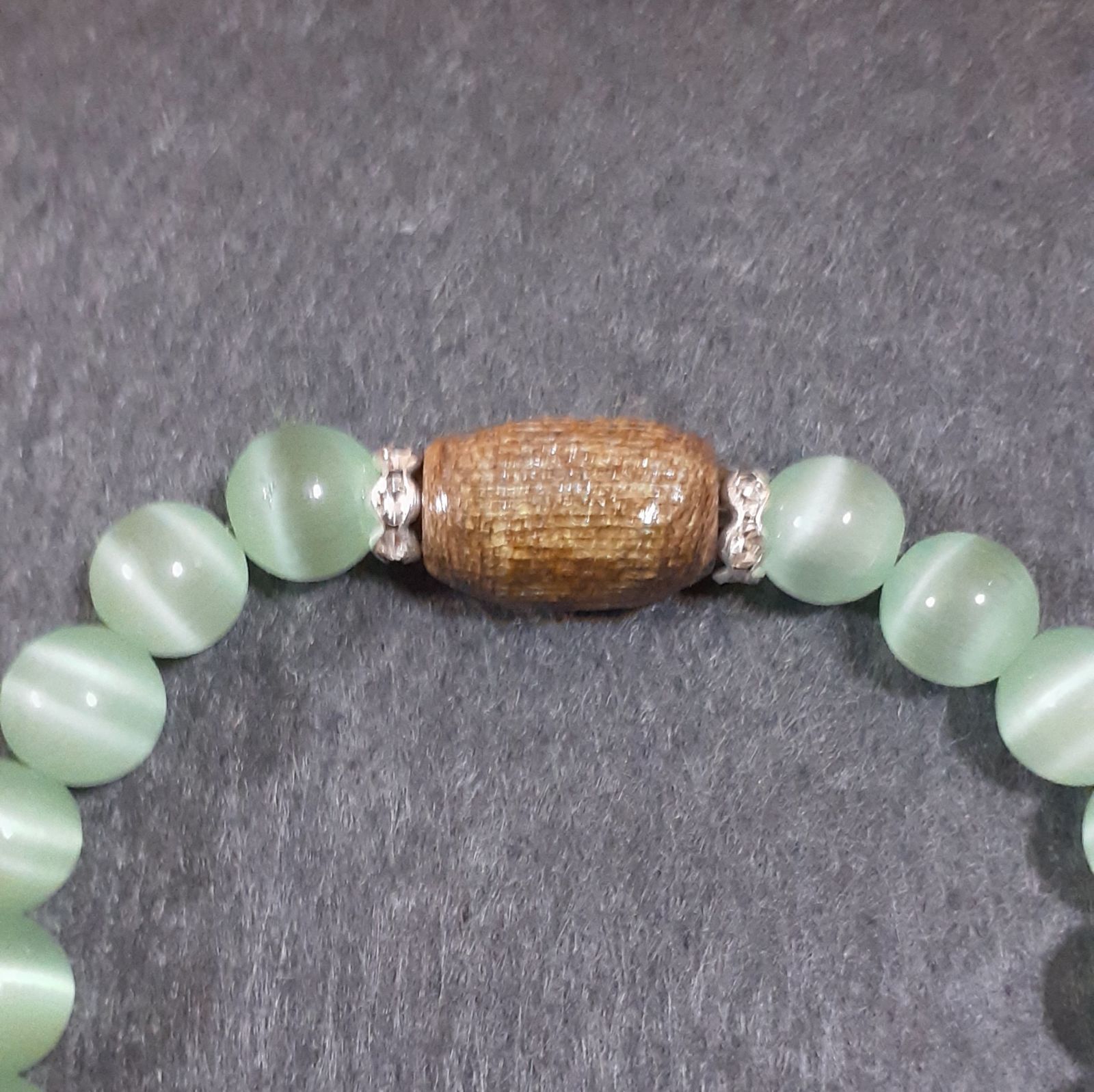 509.青珊瑚(レインボーコーラル)とグリーンキャッツアイのブレスレット