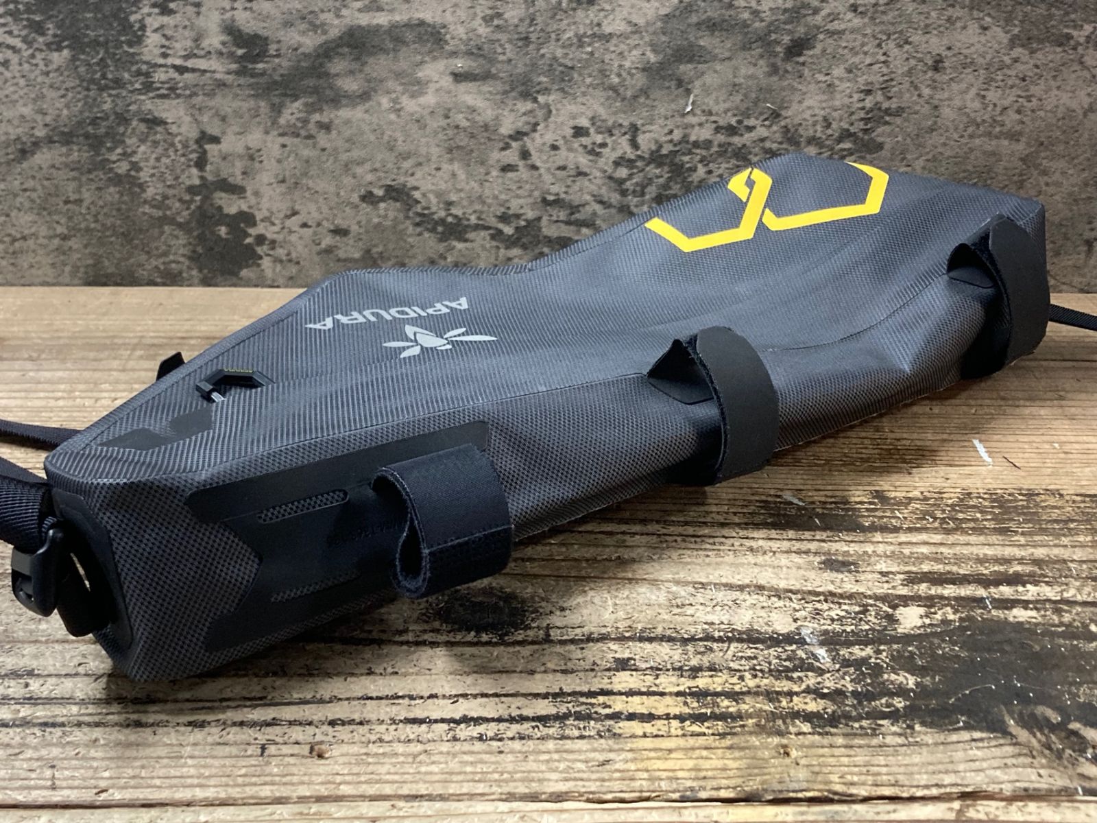 JX816 アピデュラ APIDURA エクスペディション フレームパック 3L