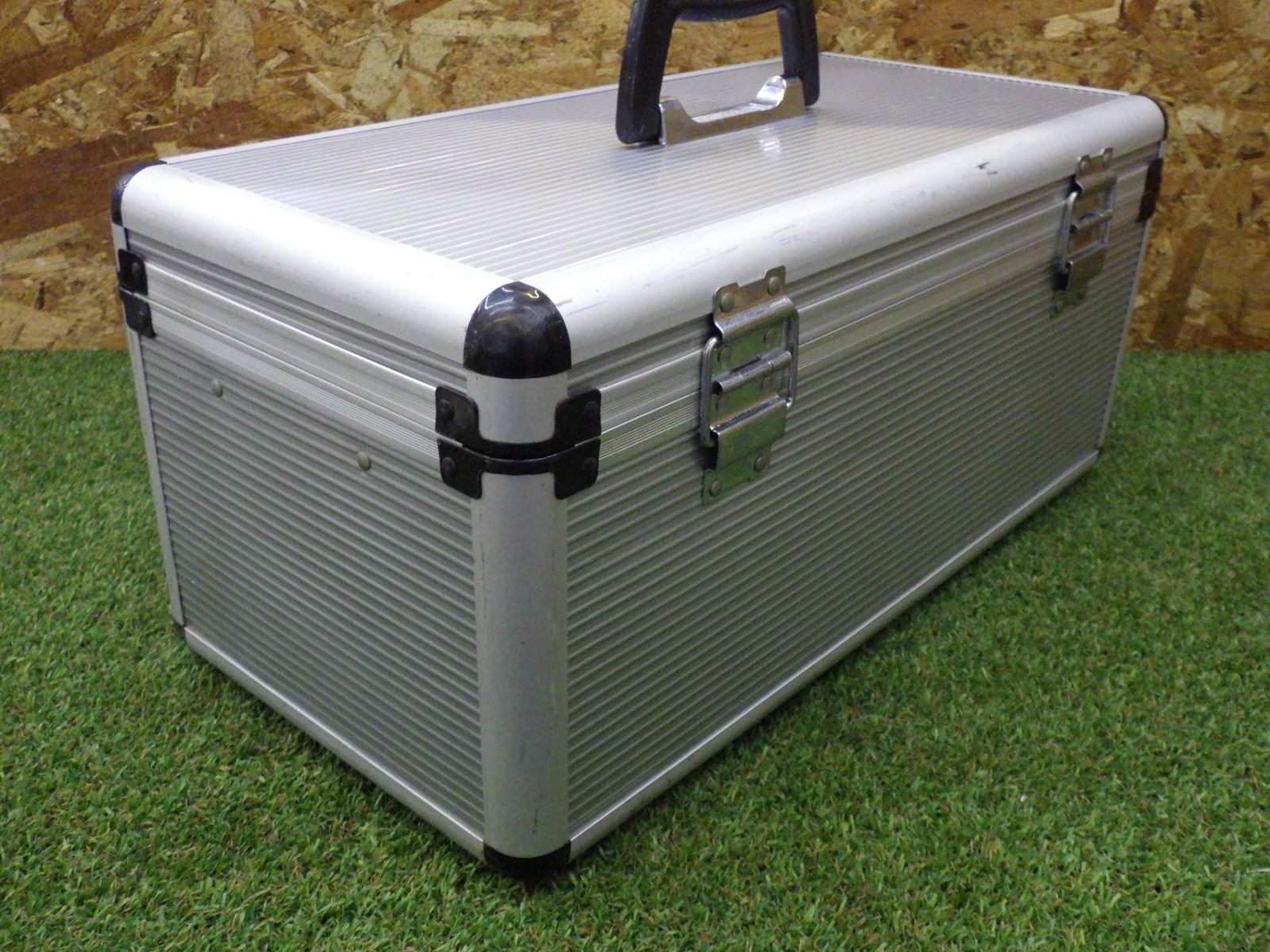 アルミケース 約44×23×22cm シルバー 工具箱 道具入れ 中古品 - メルカリ