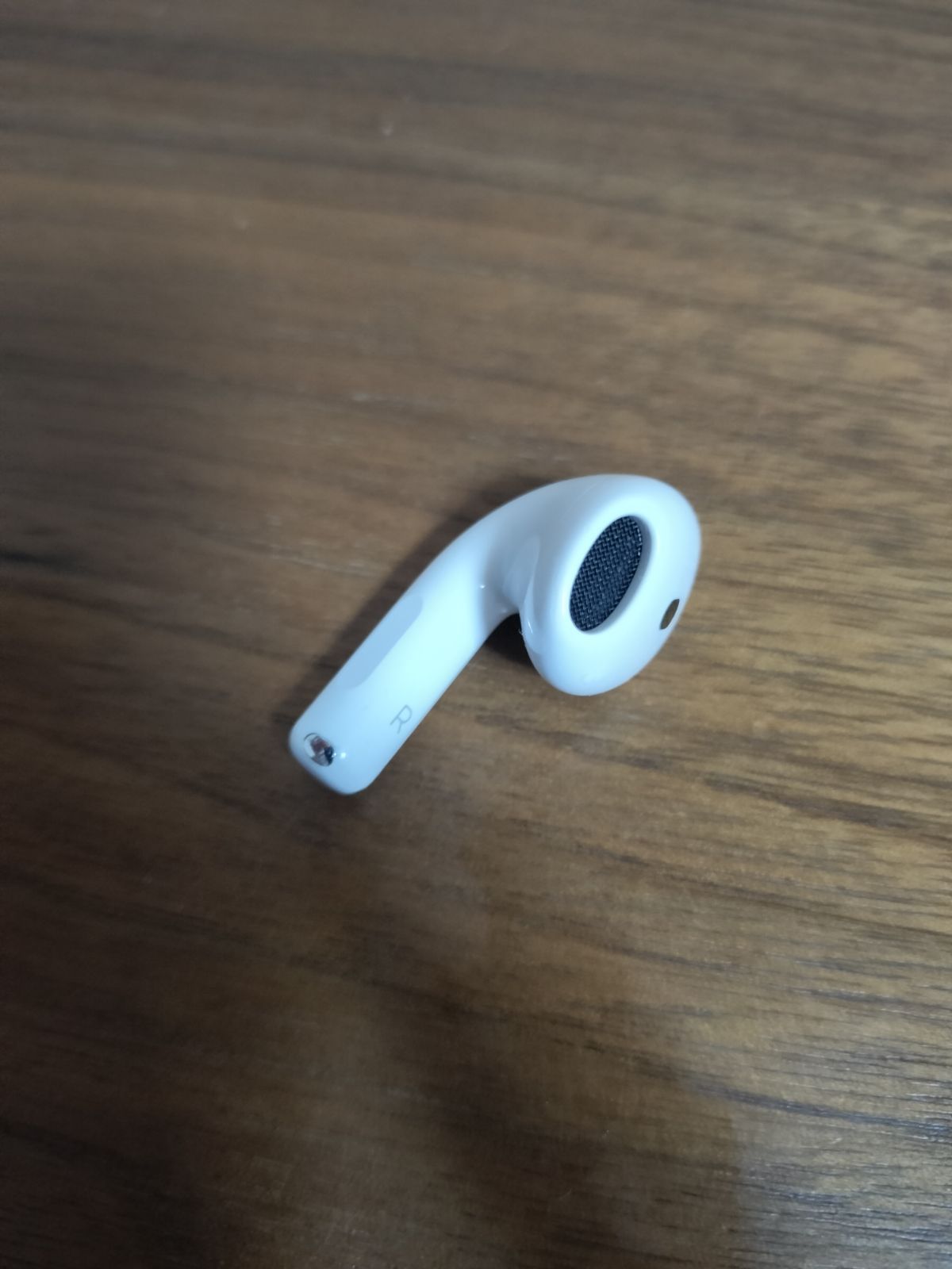 美品（正規品）AirPods 第4世代 右耳のみ ノイズキャンセリング無し