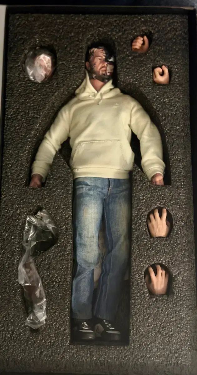 トイズ エラ トムハーディ ヴェノム (ホットトイズ 互換) - メルカリ