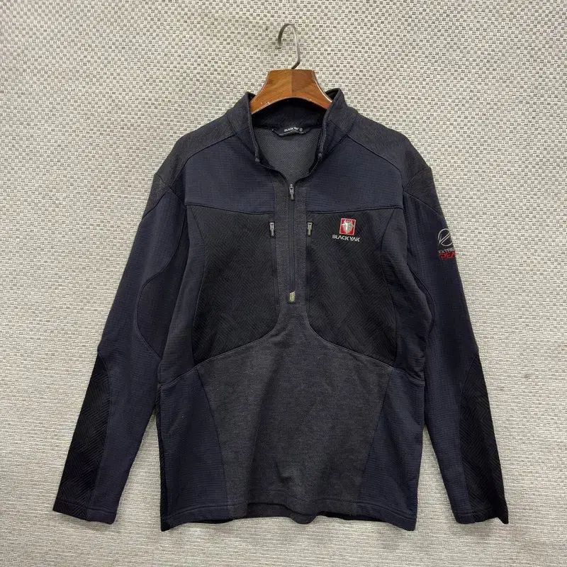 BLACK YAK ブラックヤク アウトドア 刺繍 ロゴ ハーフジップ 長袖Tシャツ 100 A06597