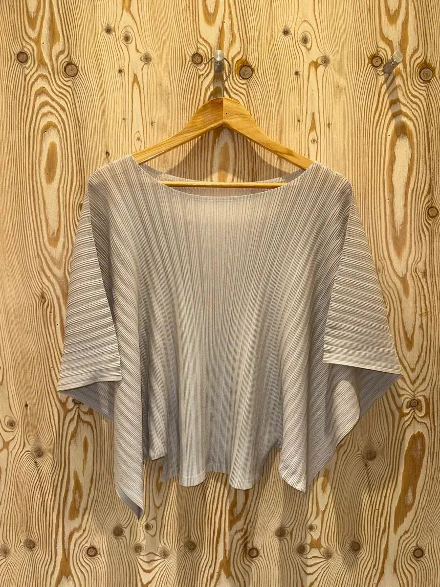 ISSEY MIYAKE プリーツプリーズ ポンチョ トップス - メルカリ