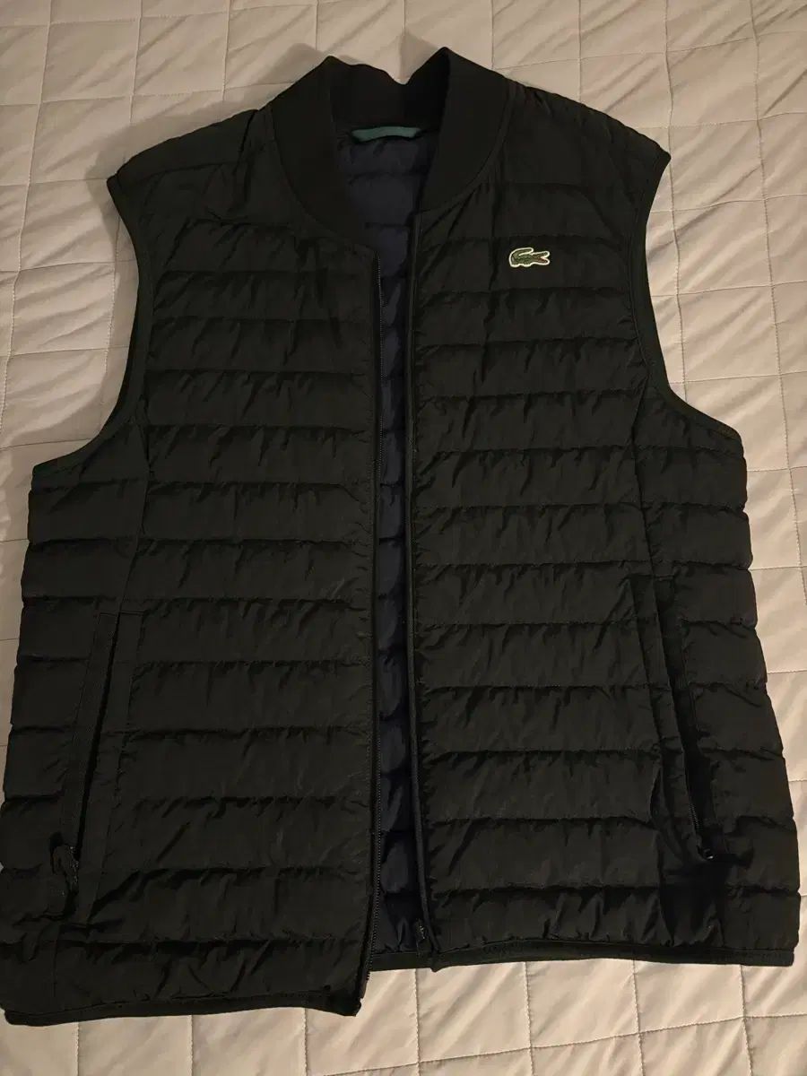 ラコステ ブラック ダウン ベスト
