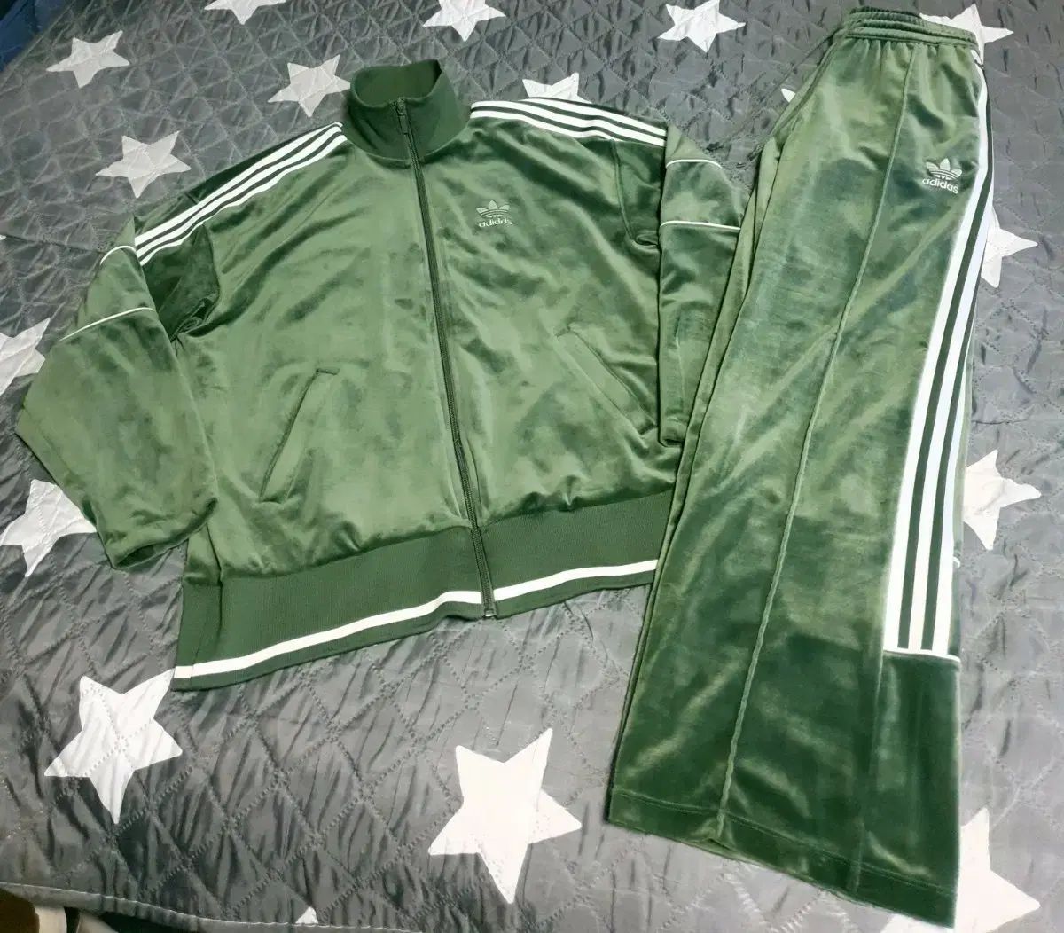 BLACKPINK リサ・ジェニ PICK) adidas ファイヤーバード ツアー