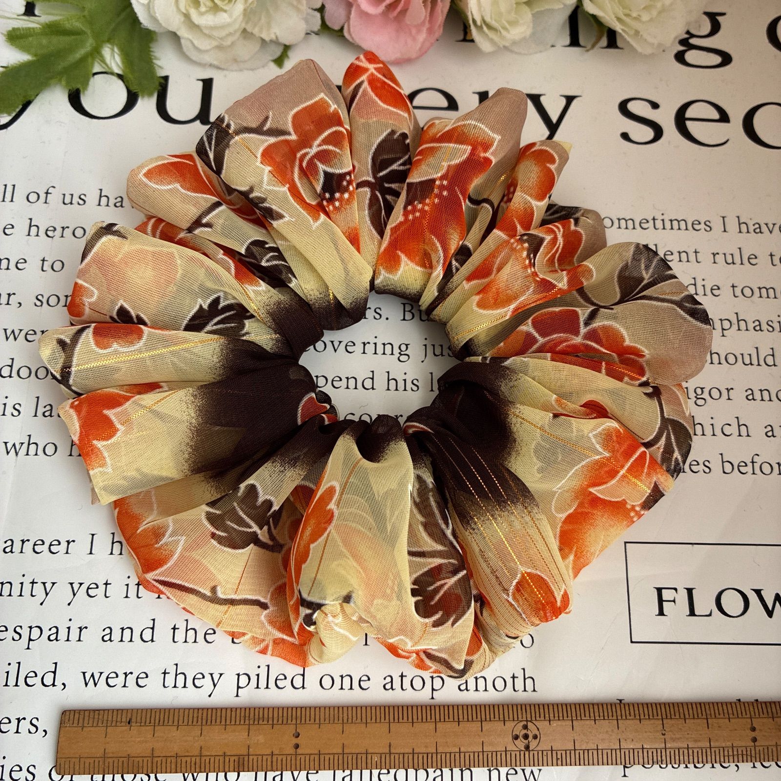 ハンドメイドシュシュ#クリーム茶、オレンジ花柄1点のみ - メルカリ