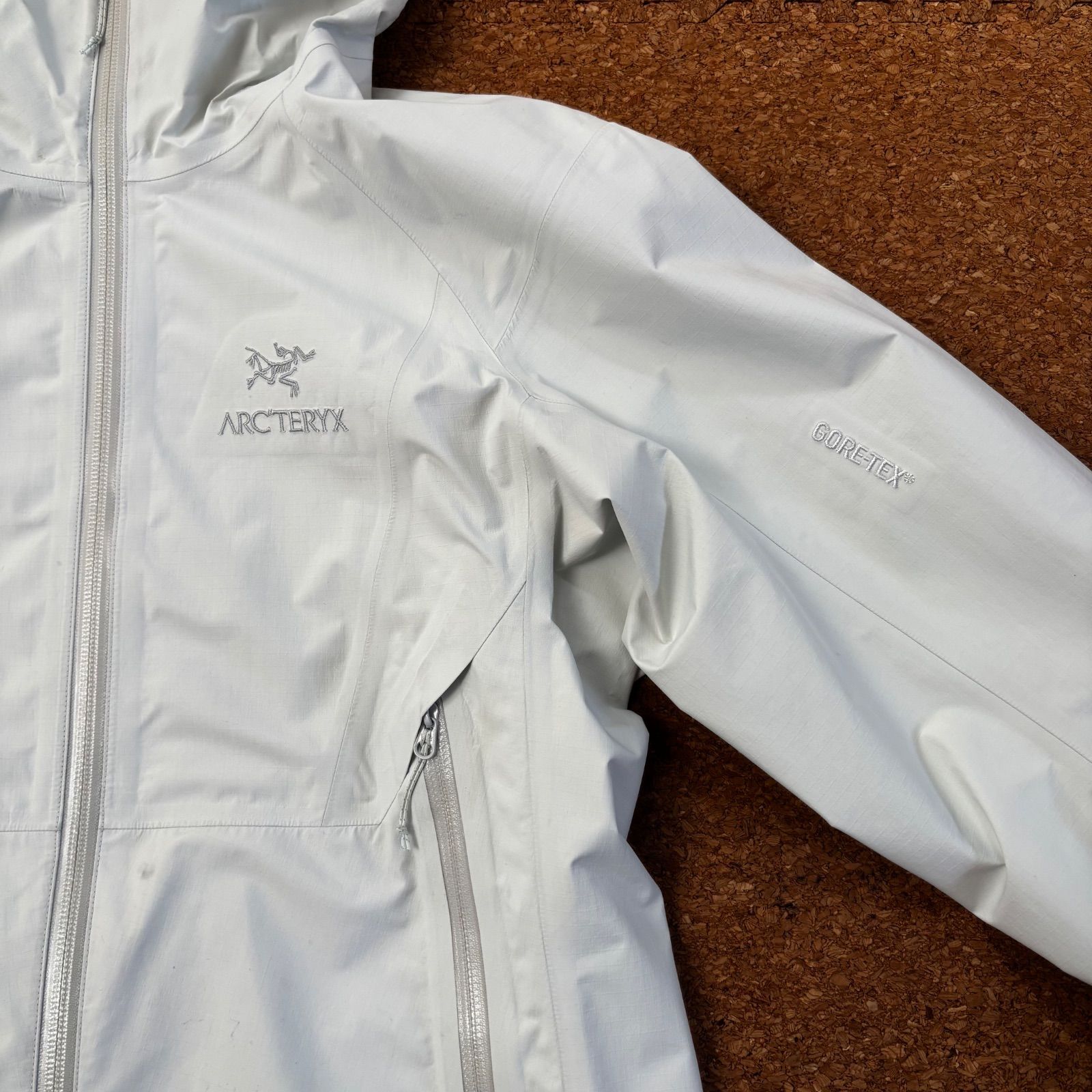 アークテリクス ベータSL レディースM 白 オフホワイト ゴアテックス