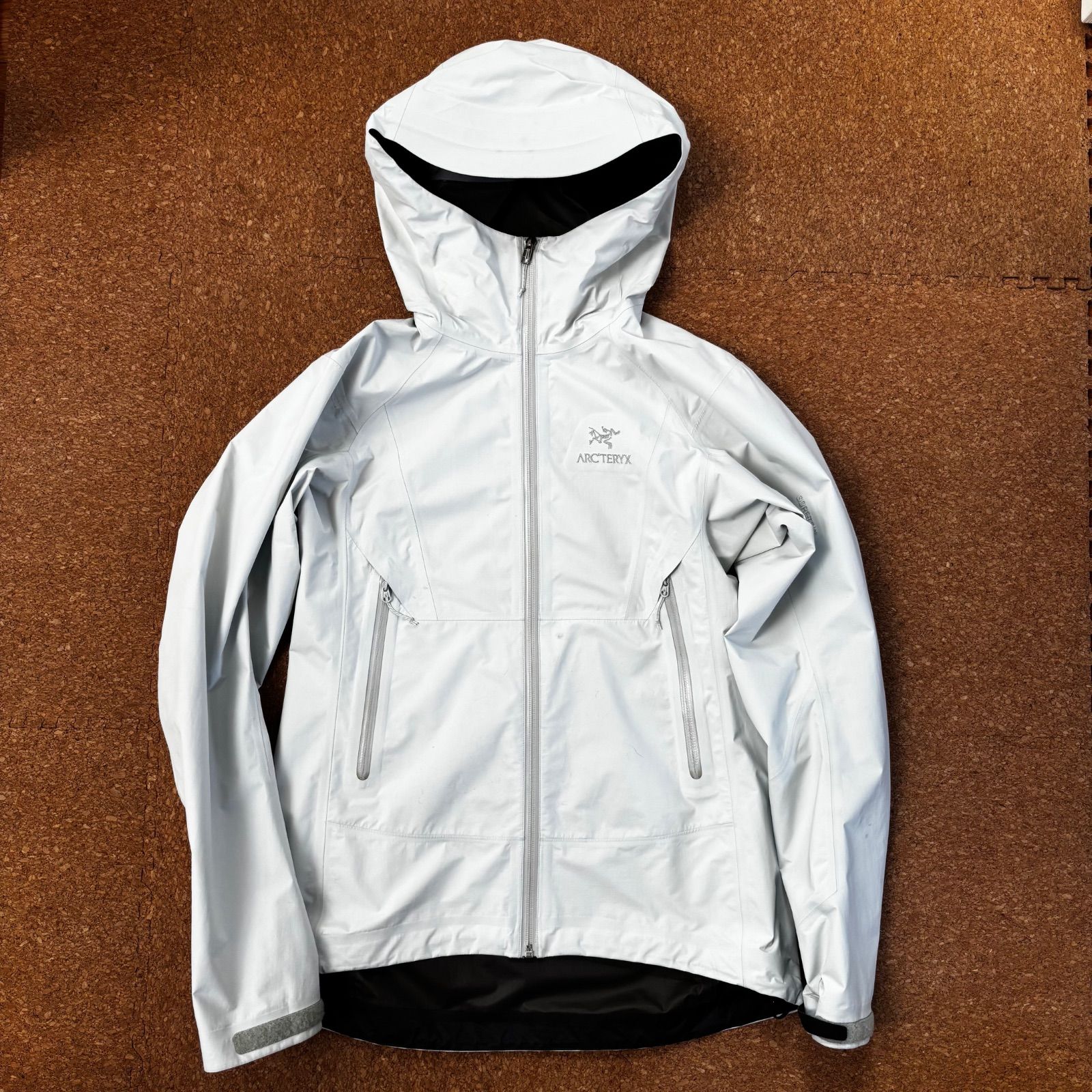 アークテリクス ベータSL レディースM 白 オフホワイト ゴアテックス