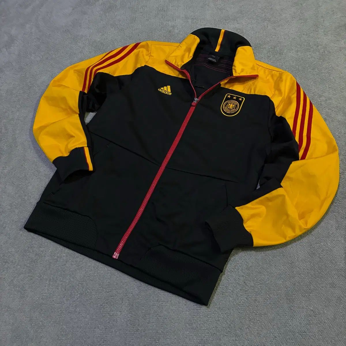 アディダス ドイツ サッカー代表チーム トラックジャージ 黒/黄 - メルカリ
