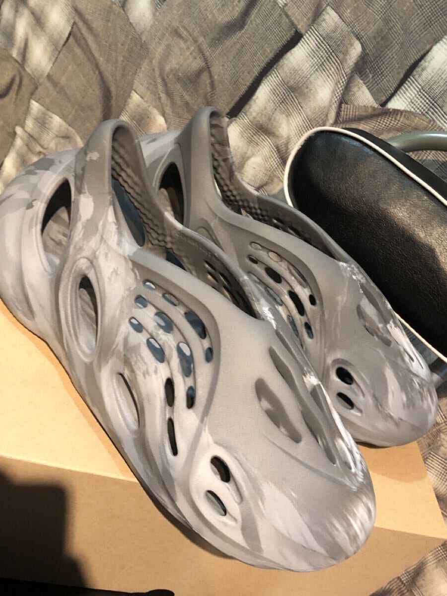 福岡出品 adidas YEEZY Foam Runner MX Granite アディダス イージー