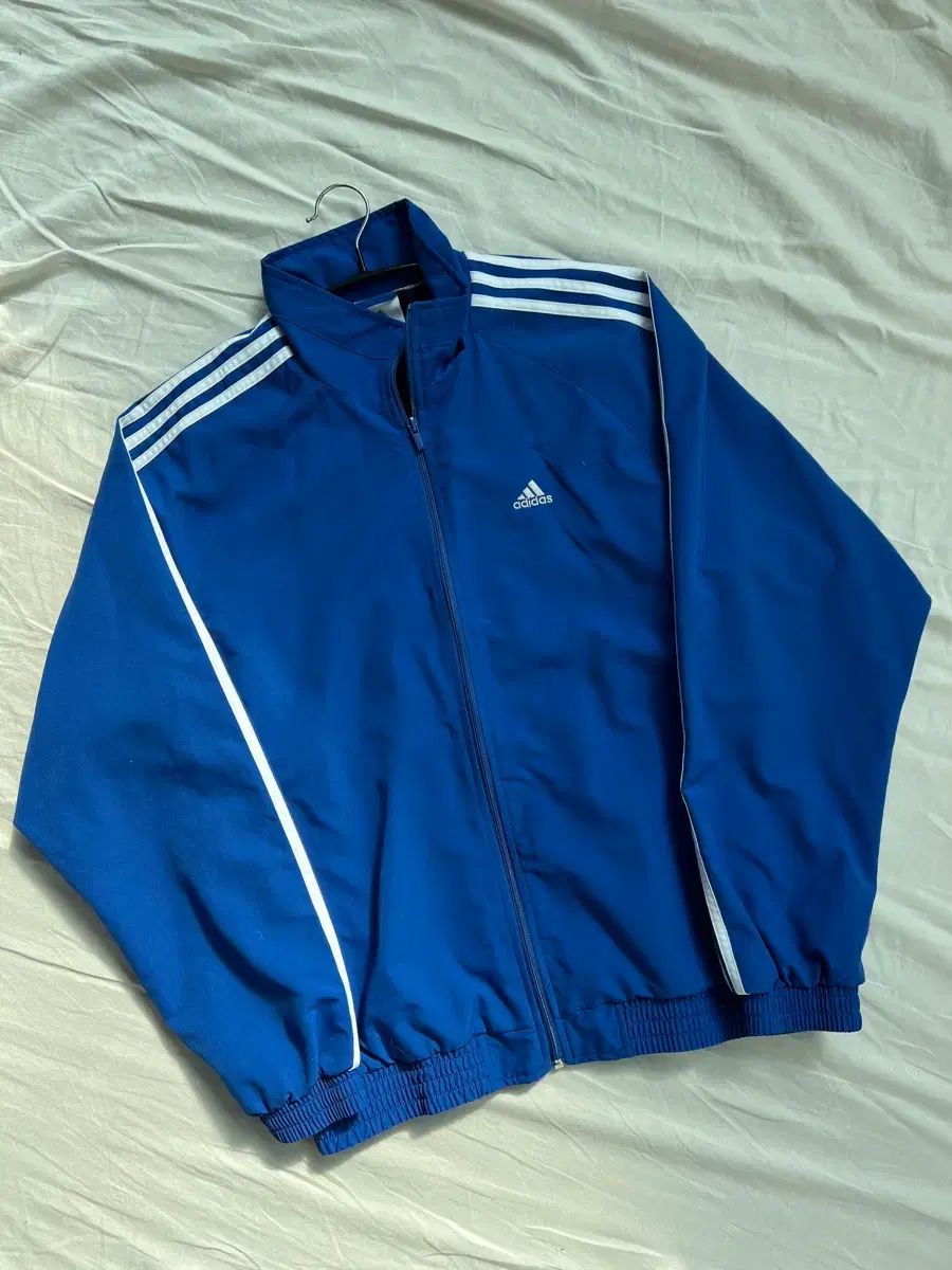 アディダス 3本線 ウィンドブレーカー