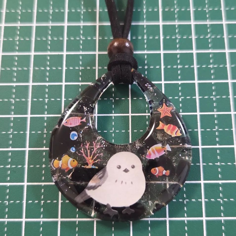 シマエナガさん天然石レジンネックレス☆ モリオン、スモーキー