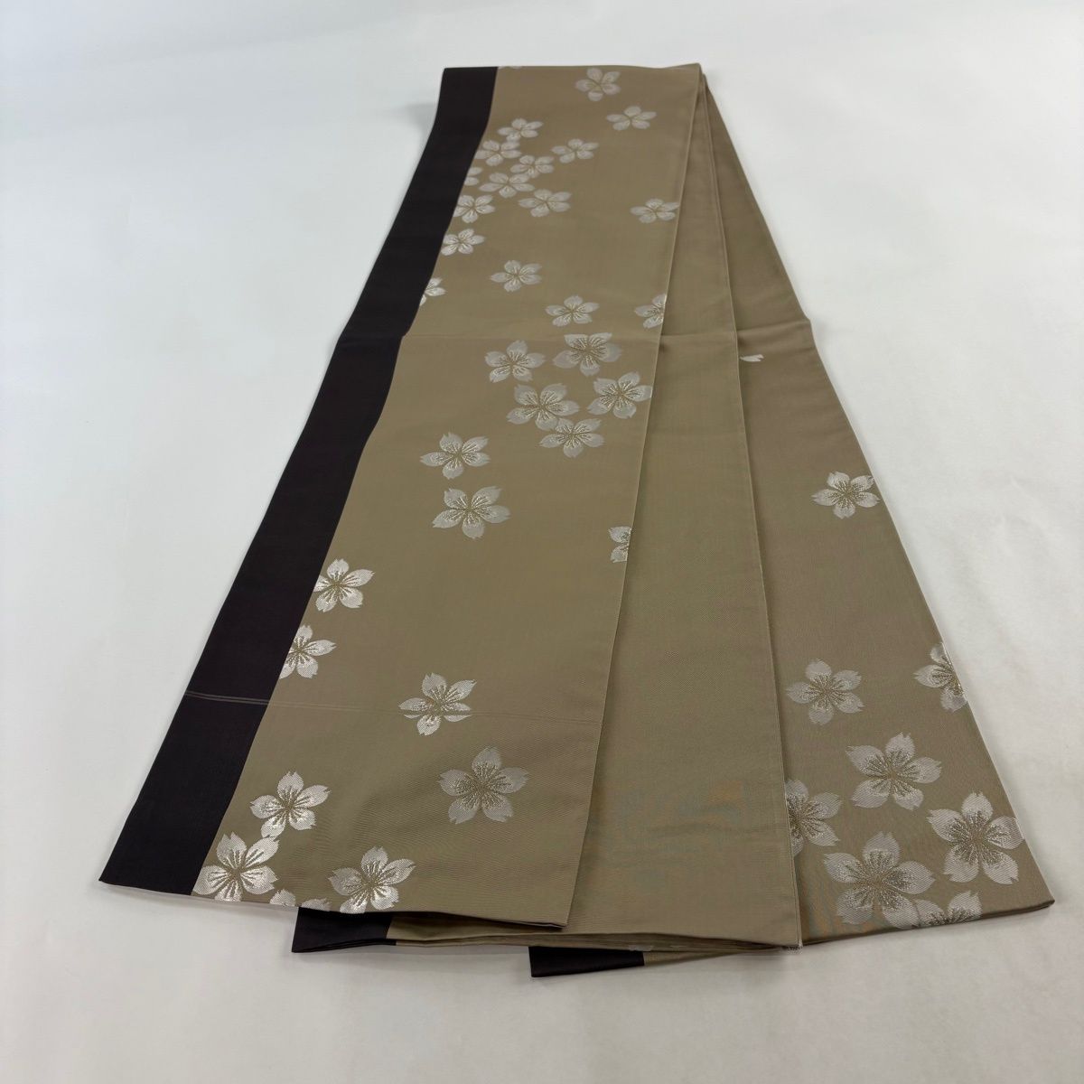 美品】 袋帯 逸品 辻村ジュサブロー 落款 桜 縞 銀糸 ベージュ 六通
