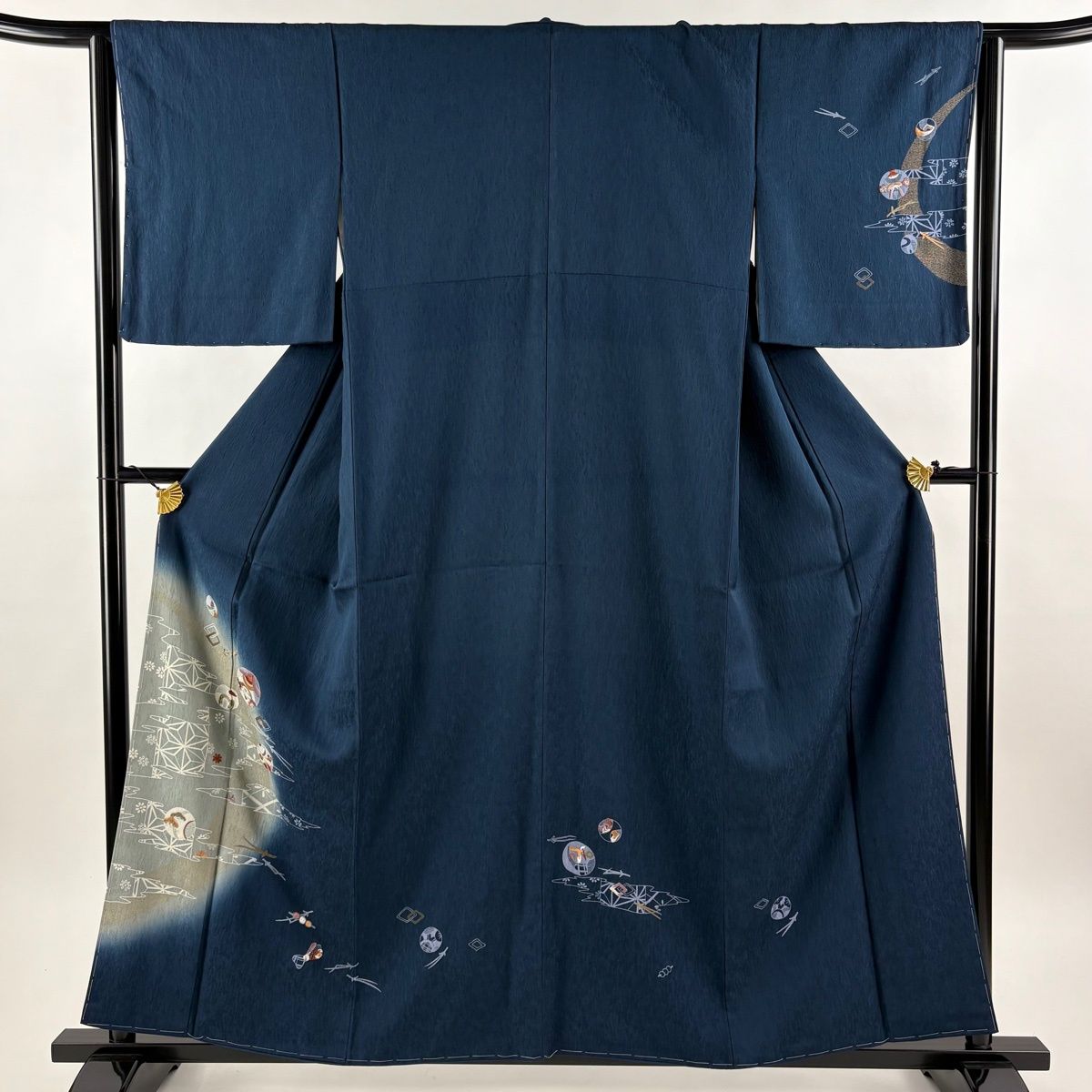 付下げ 身丈158cm 裄丈63.5cm S 袷 松梅 霞 刺繍 ぼかし 紺色 正絹 秀