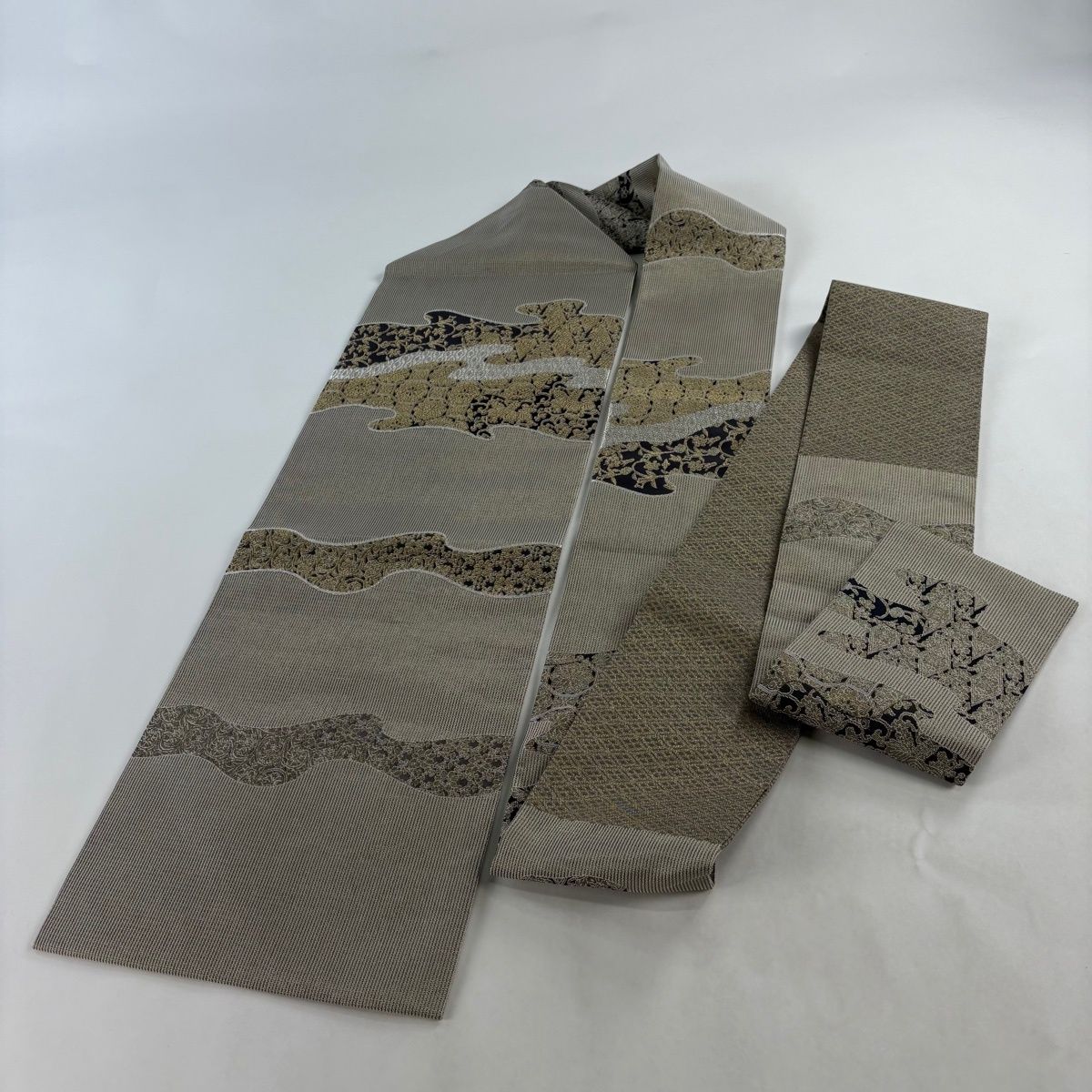 美品】 名古屋帯 秀品 金華山 蜀江華文 華唐草 金糸 草木染 金茶 正絹