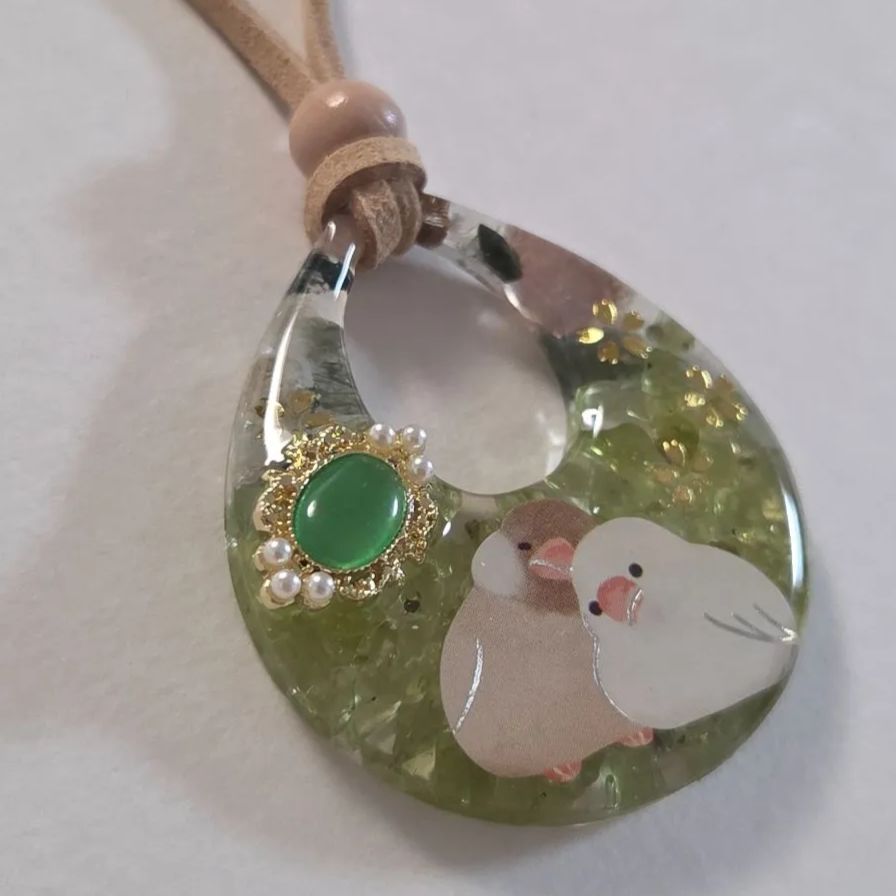 文鳥ちゃん天然石レジンネックレス✨ ペリドット使用 かわいい