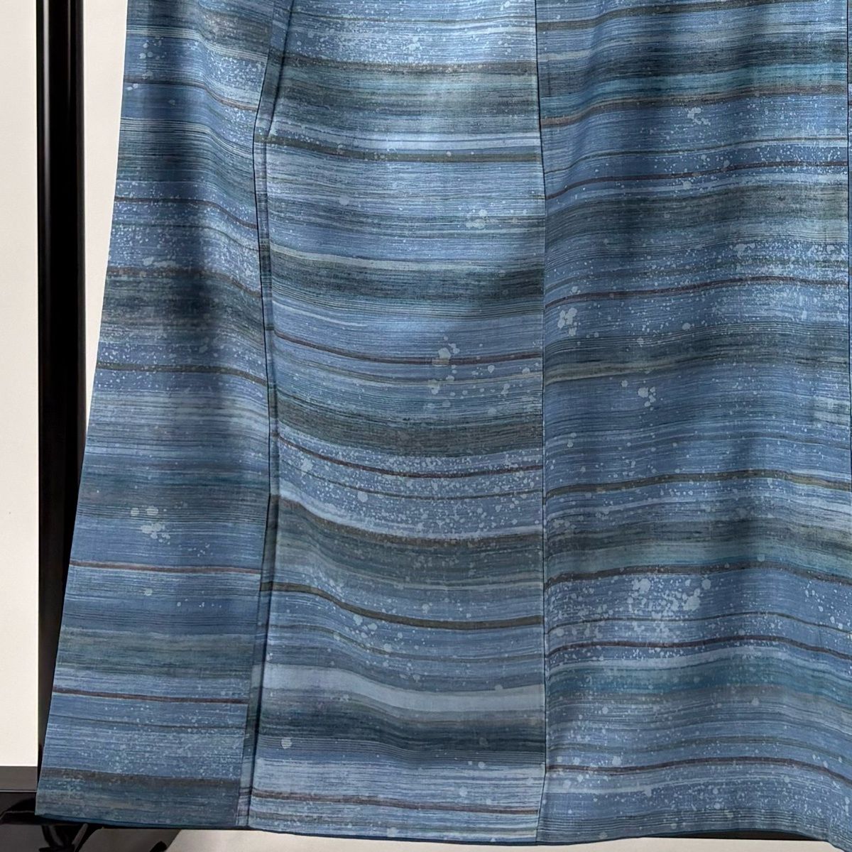 小紋 身丈161.5cm 裄丈66.5cm M 袷 紬地 横縞 幾何学模様 水色 正絹 秀