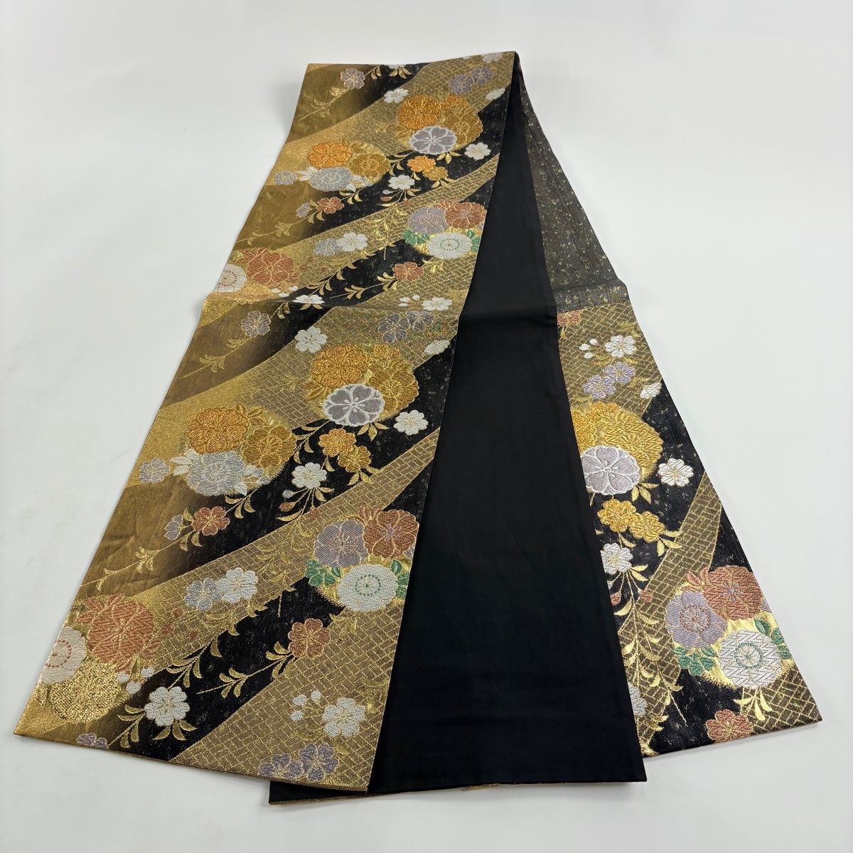 美品】 袋帯 秀品 桜 花丸文 箔 金銀糸 黒 六通 正絹 【中古】 - メルカリ