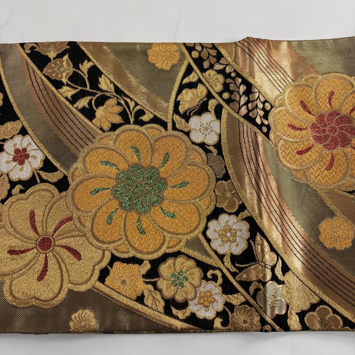 袋帯 秀品 振袖向き 桜 草花 金糸 箔 金色 六通 正絹 【中古】 - メルカリ