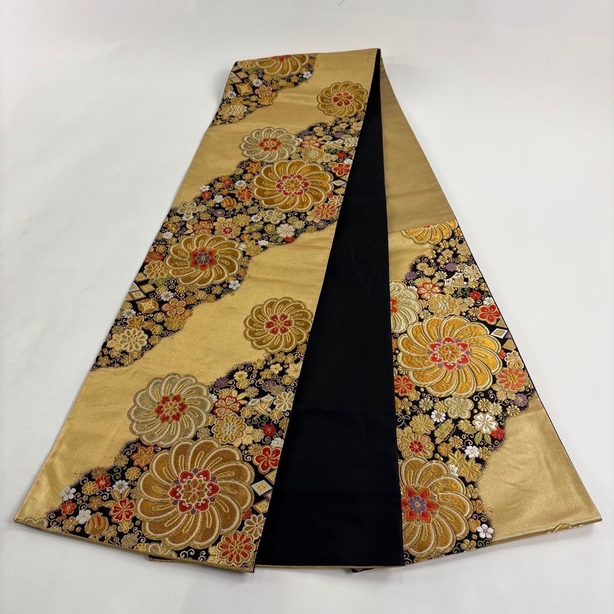 袋帯 秀品 振袖向き 菊 宝尽くし 金糸 箔 金色 六通 正絹 【中古 袋帯 秀品 振袖向き 菊 宝尽くし 金糸 箔 金色 六通 正絹 【中古