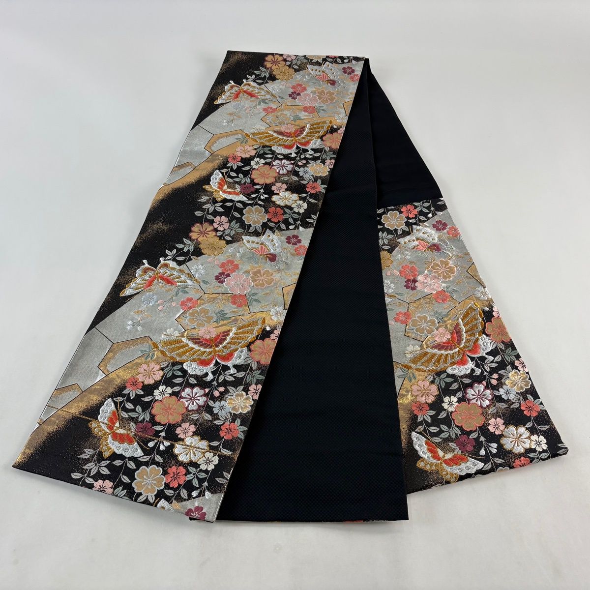 袋帯 秀品 蝶 桜 刺繍 金銀糸 黒 六通 正絹 【中古】 - メルカリ