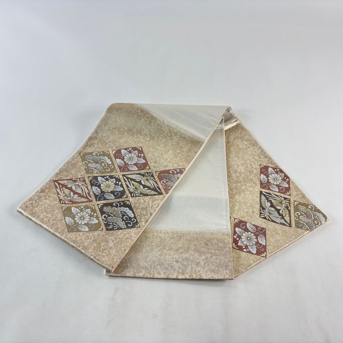 美品】 袋帯 秀品 菊 向かい鳥 螺鈿箔 箔 金色 お太鼓柄 正絹 【中古