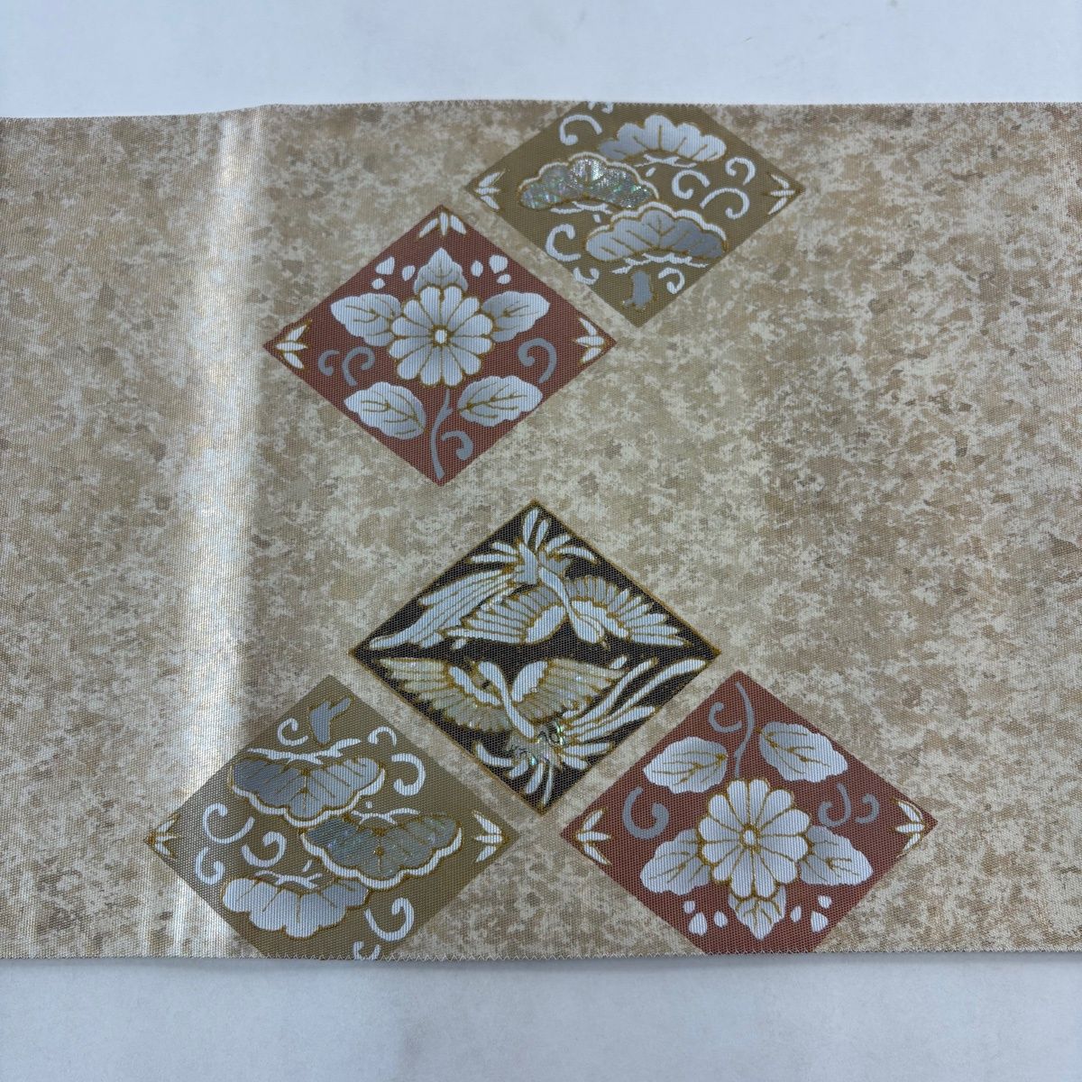 美品】 袋帯 秀品 菊 向かい鳥 螺鈿箔 箔 金色 お太鼓柄 正絹 【中古