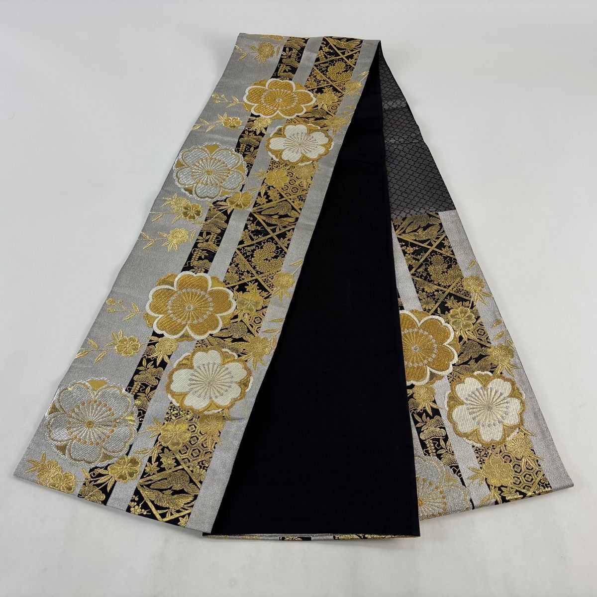 袋帯 秀品 桜 花唐草 金銀糸 箔 銀色 六通 正絹 【中古】 - メルカリ