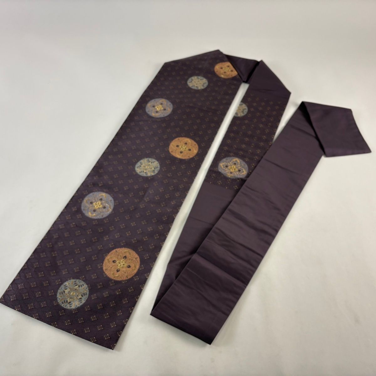 美品】 名古屋帯 秀品 浮線綾文 七宝花菱 唐織 箔 紫 正絹 【中古 