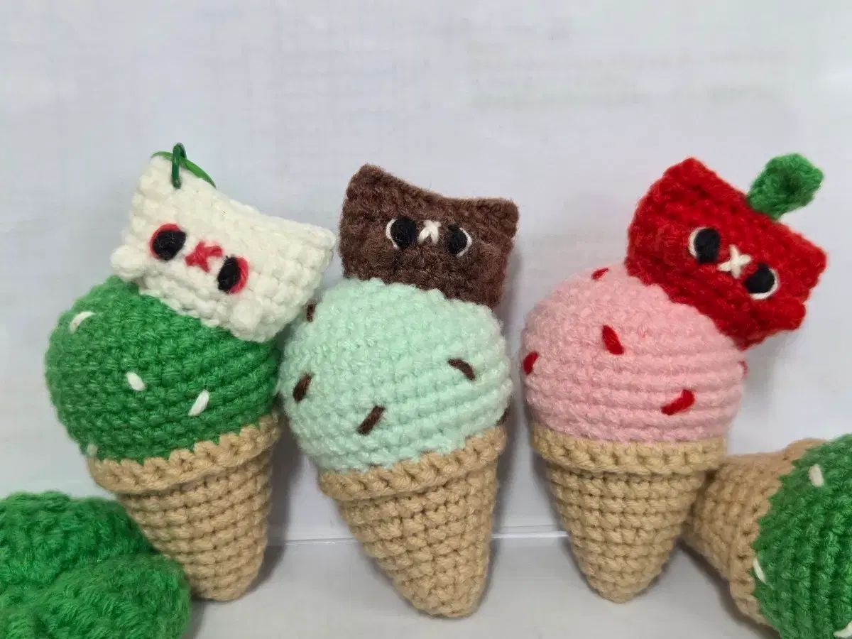 手編みアイスクリームキーホルダー（抹茶/ミント/ストロベリー）