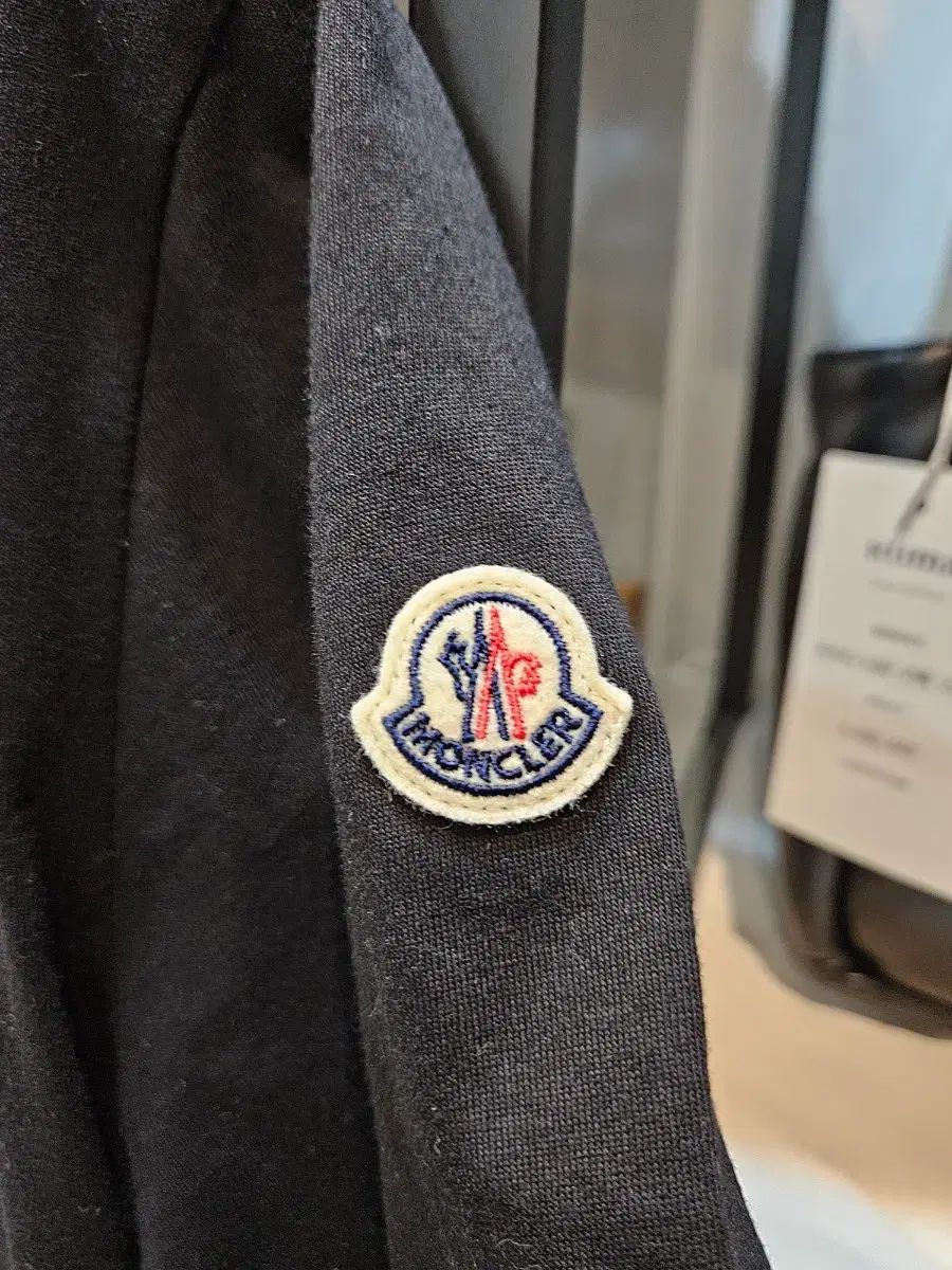 正規品/新品/新モデル/XXL/タグ付き MONCLER モンクレール ワッペン 半袖Tシャツ ブラック