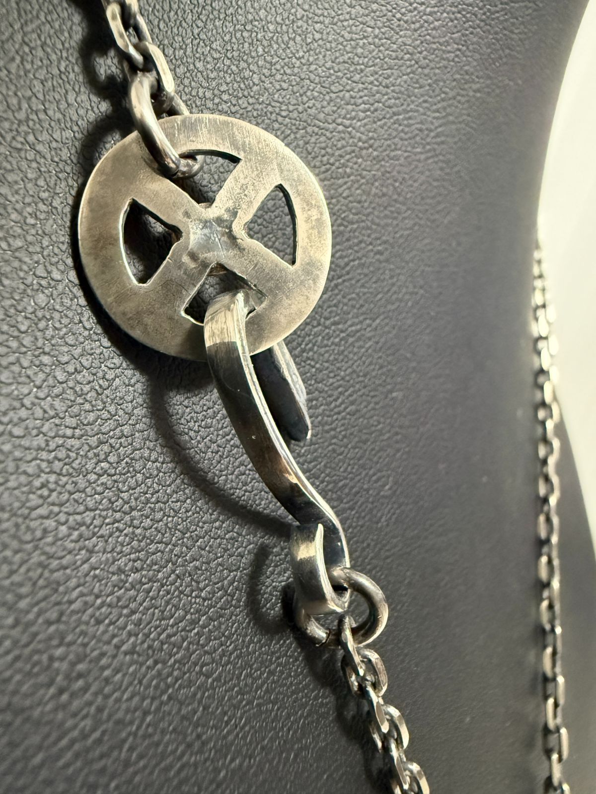 ゴローズ 銀爪特大フェザー右＋金メタルホイール付イーグルフック細角