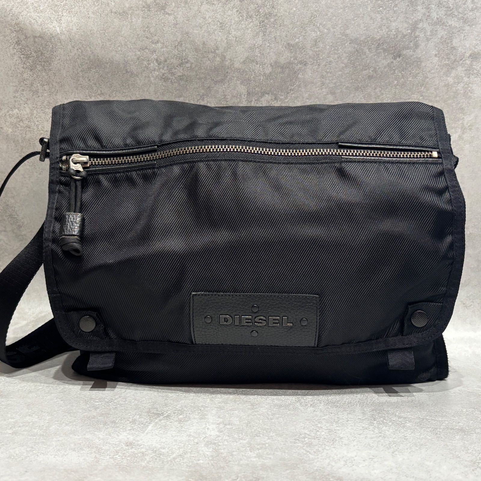 DIESEL ディーゼル ショルダーバッグ 黒 ボディバッグ ロゴ DIESEL ディーゼル ショルダーバッグ 黒 ボディバッグ ロゴ