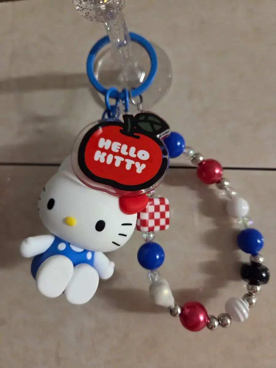 ハローキティ アップル ストラップ フィギュア キーホルダー - メルカリ