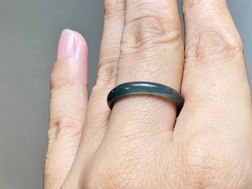 L16-154 氷糯種 16.5号 黒翡翠 グアテマラ産 A貨 本翡翠 くりぬき